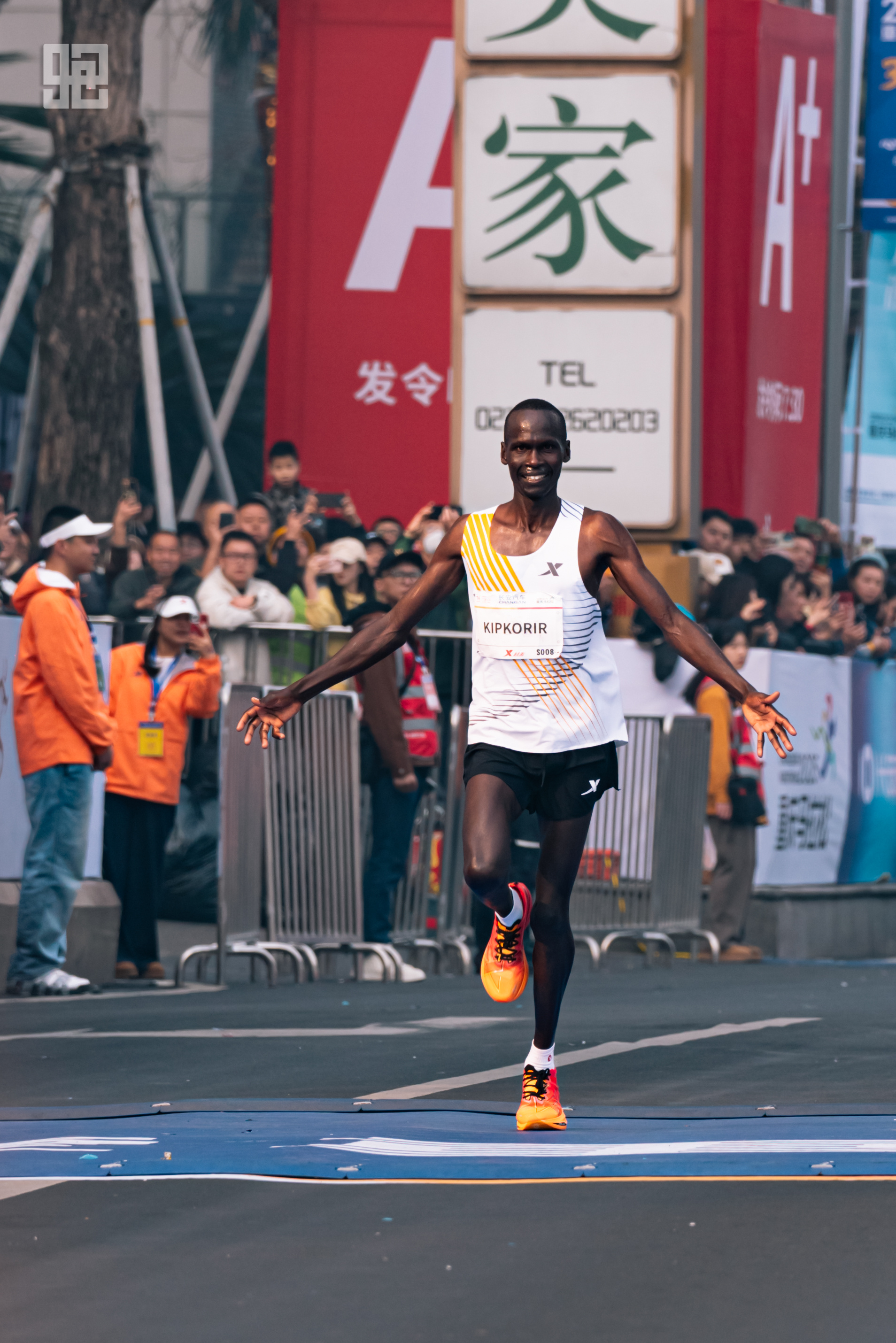 肯尼亚选手实现突破，金牌喜人