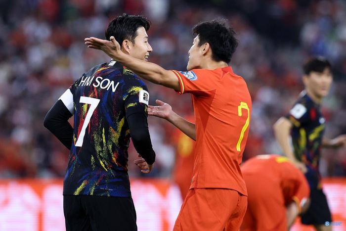 开云体育网页版登录入口-国际足球场热闹开赛，各支球队实力对决的简单介绍