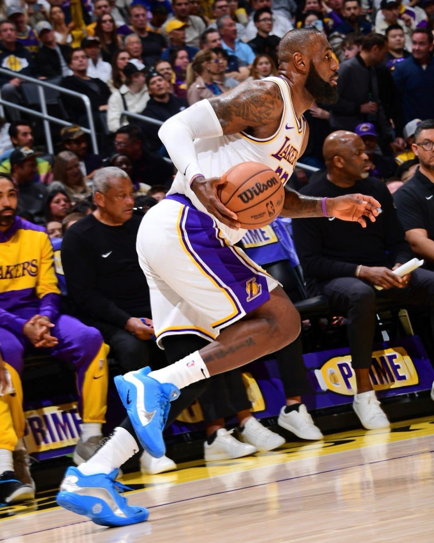 湖人对阵公牛，重燃传统比赛激情