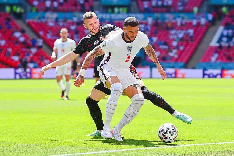 塞尔维亚队在重要比赛中胜出，顺利晋级欧洲杯预选赛的简单介绍