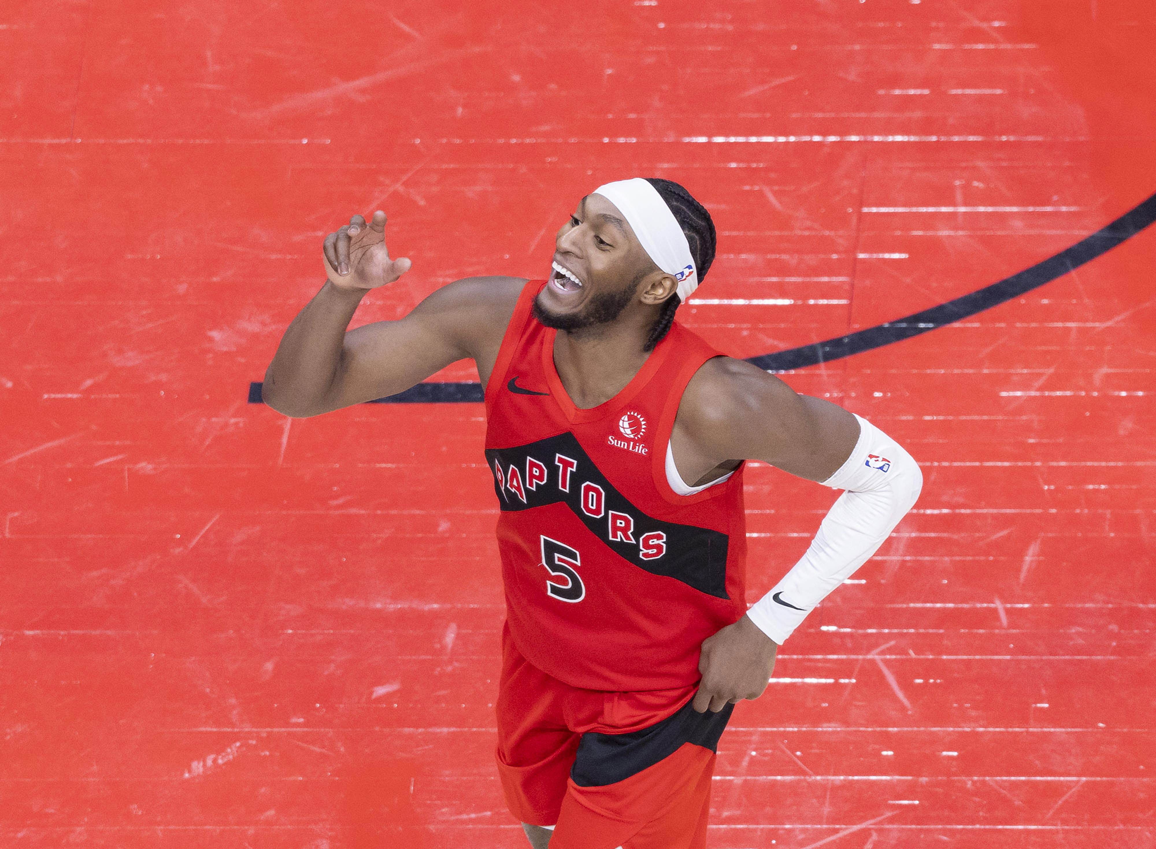 猛龙队击败对手，西亚卡姆砍下分