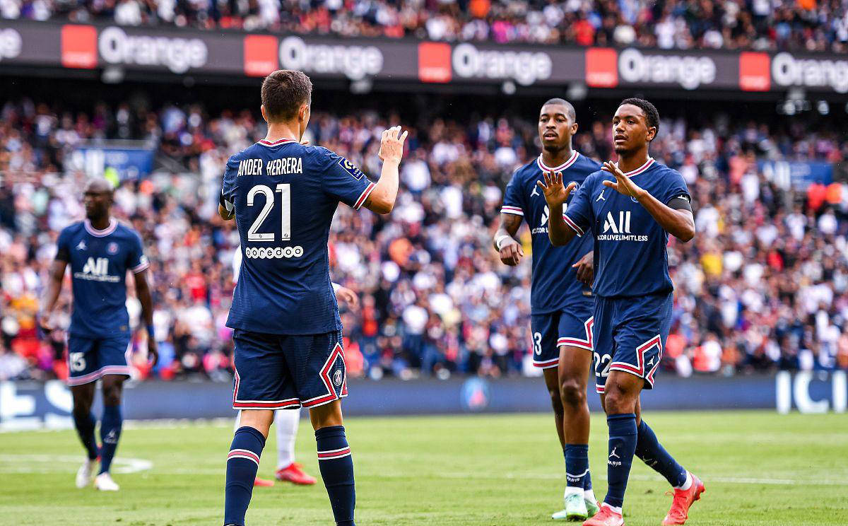 巴黎圣日耳曼客场喜迎胜利，领跑积分榜的简单介绍