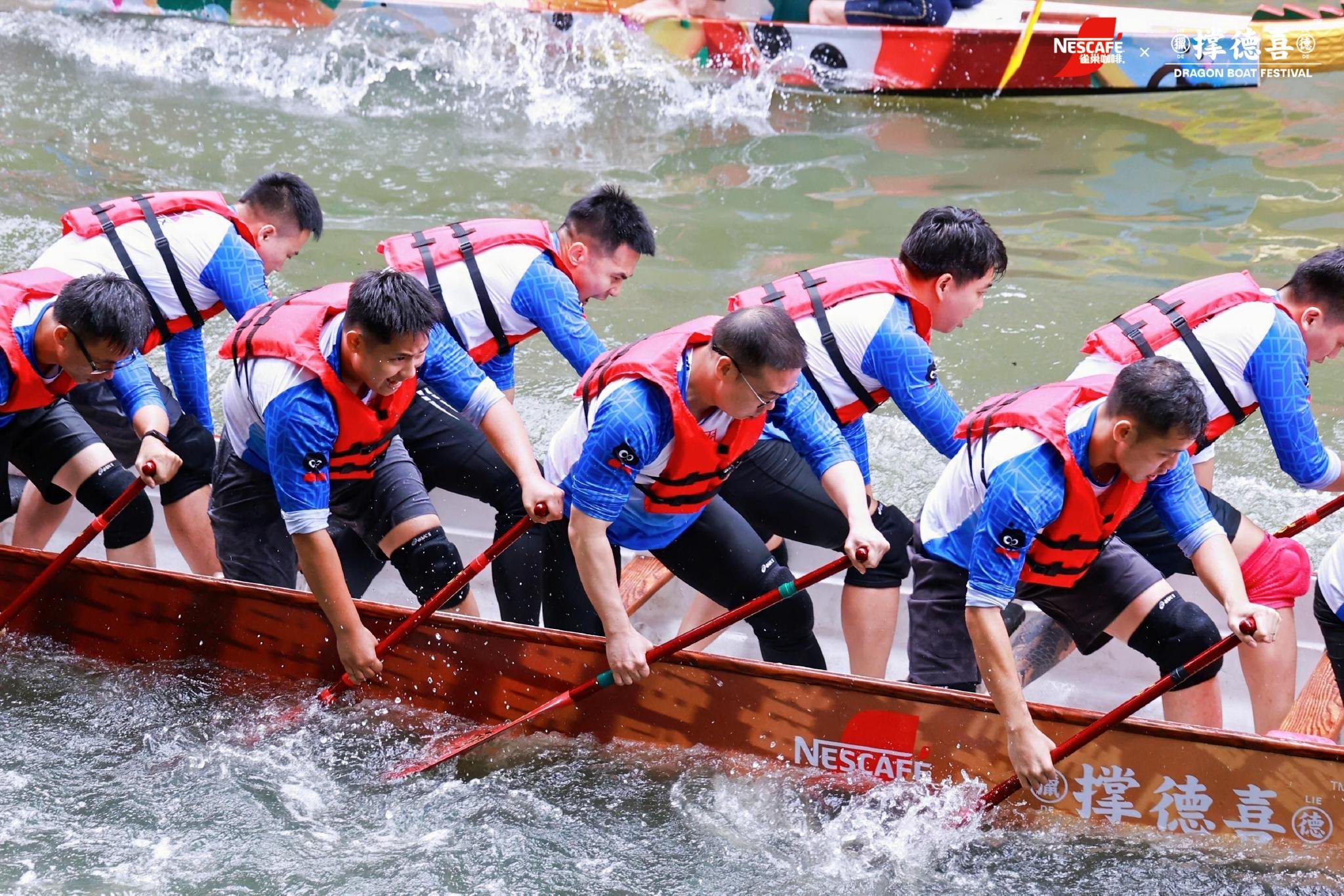 关于精心策划的比赛中球员们奋力拼搏，展现出色实力的信息