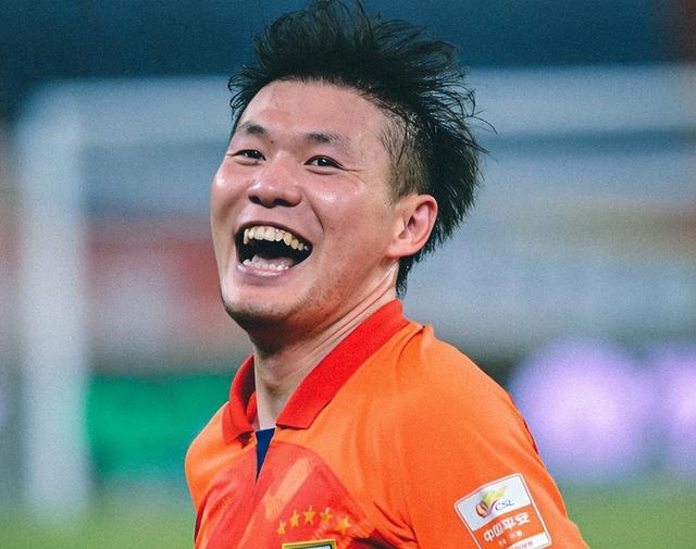 鲁能击败对手，取得赛季首场胜利