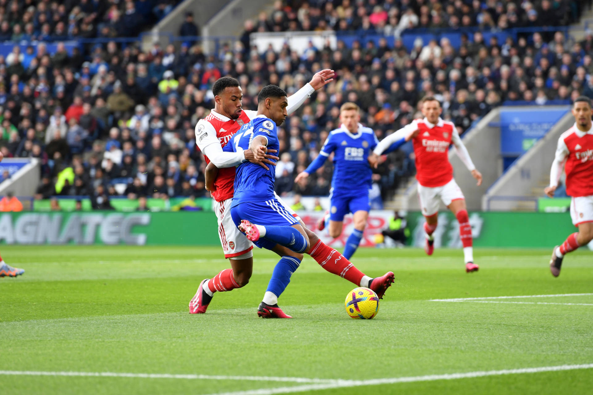 沙尔克队在与多特蒙德的比赛中取得胜利