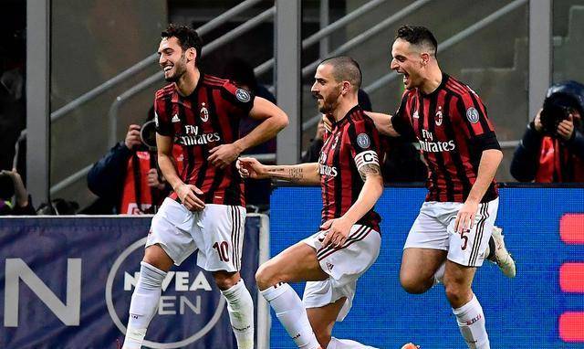 包含哈德斯菲尔德主场击败博尔顿，喜迎胜利的词条