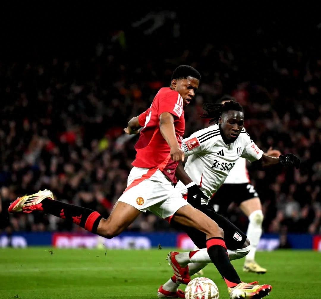 开云体育在线-关于巴塞罗那前锋连场破门，西甲保级大战火药味十足的信息