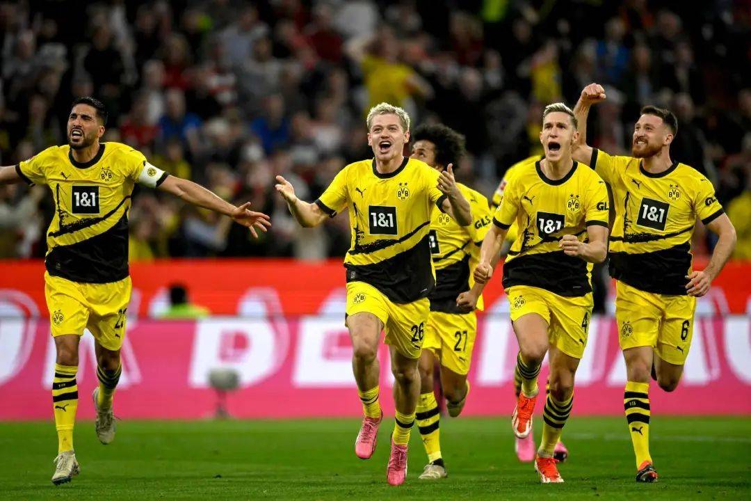 开云体育登录-关于拜仁慕尼黑胜多特蒙德，莱万多夫斯基梅开二度的信息