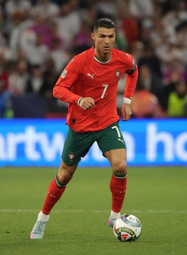 开云体育app-C罗攻破对手球门，帮助球队获胜