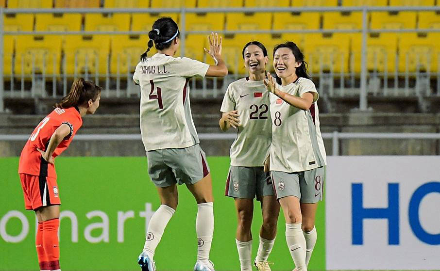 足球比赛中一支势不可挡的女足队伍