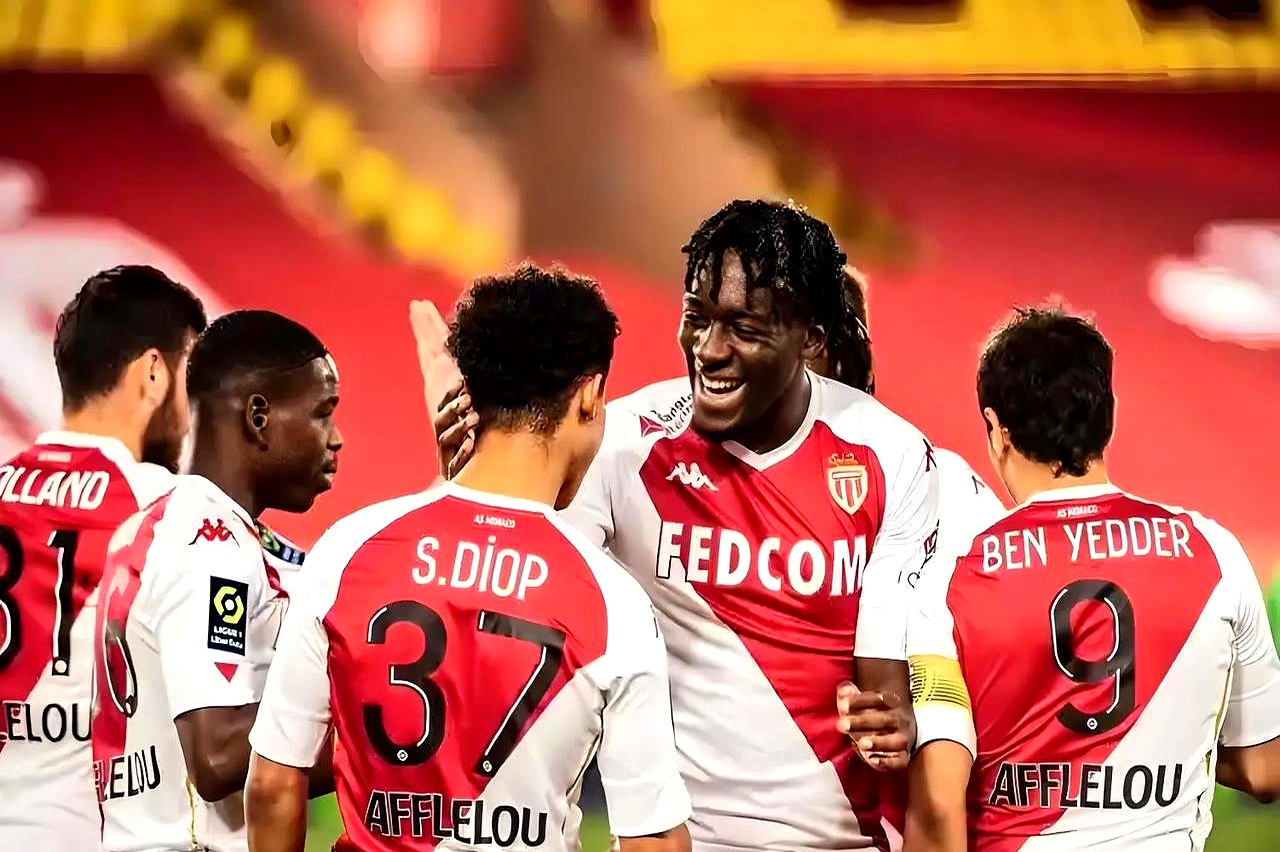 开云体育直播-摩纳哥大胜南特，全队欢呼庆祝胜利