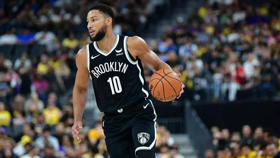 包含人队绝杀国王队！西蒙斯神奇发威送出绝杀的词条