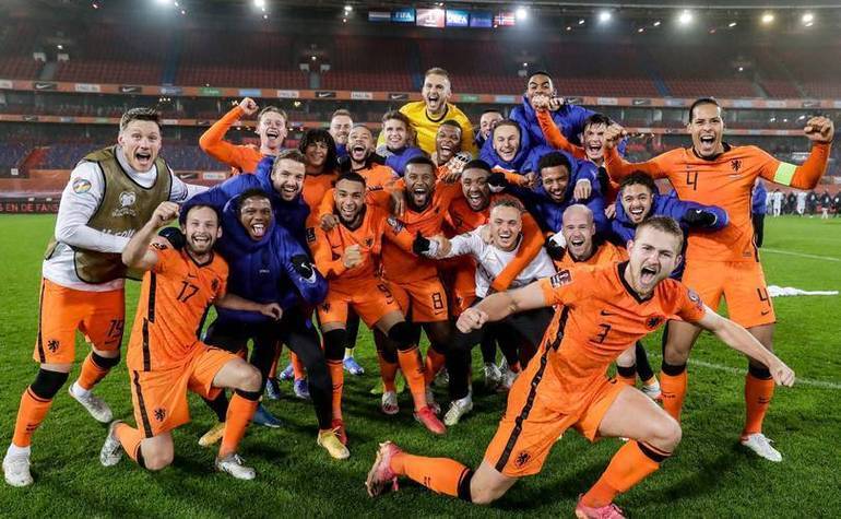 包含波兰迎战芬兰，双方实力均衡胜负难测的词条