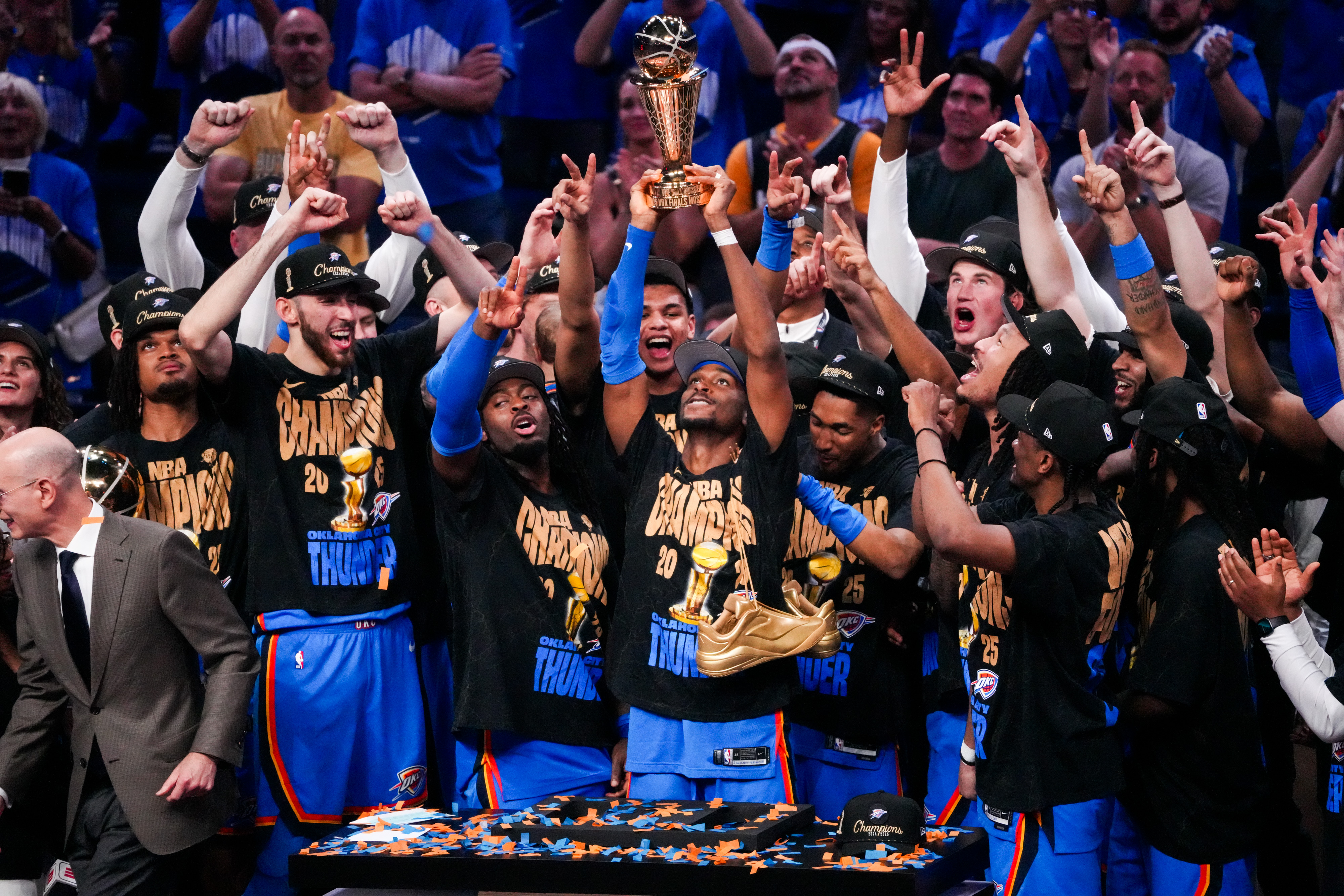 关于优秀球员在篮球场上展现实力，取得胜利的信息