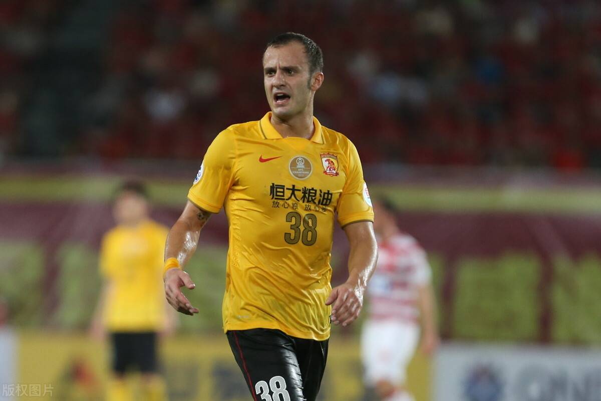 开云体育下载-锡耶纳小组赛首胜，冲击排名前列