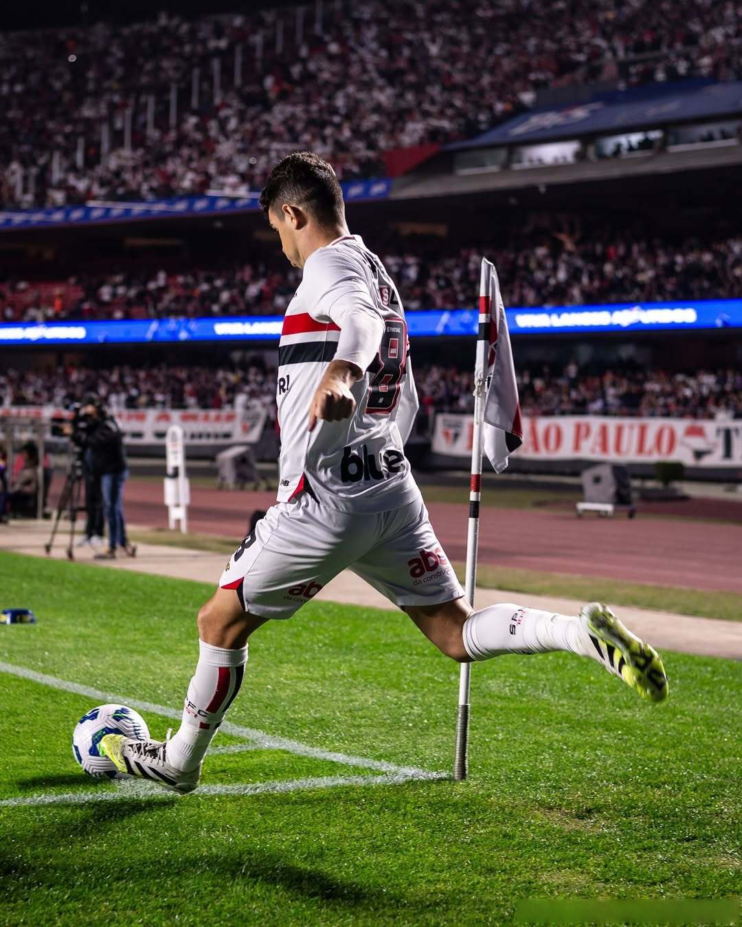 开云体育亚洲官网-马德里竞技客场大胜，锋线进攻出色